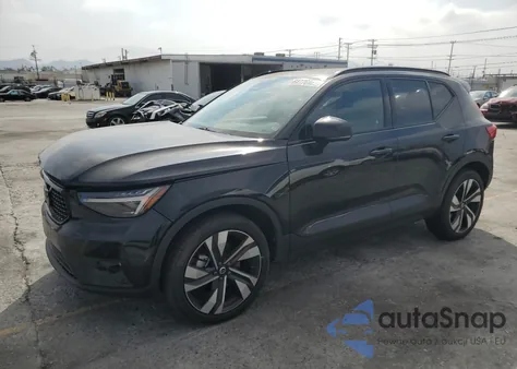 2024 Volvo Xc40 Plus z USA, uszkodzony, nr VIN YV4L12ULXR2209061